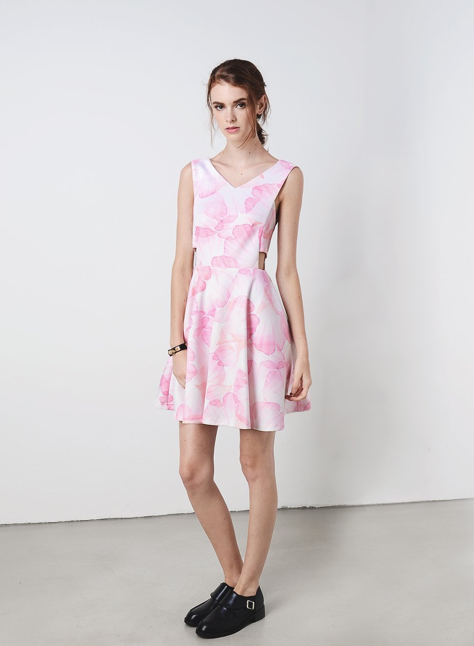 QUIN Cut Out Sides Dress (Blush Floral) - And Well Dressed